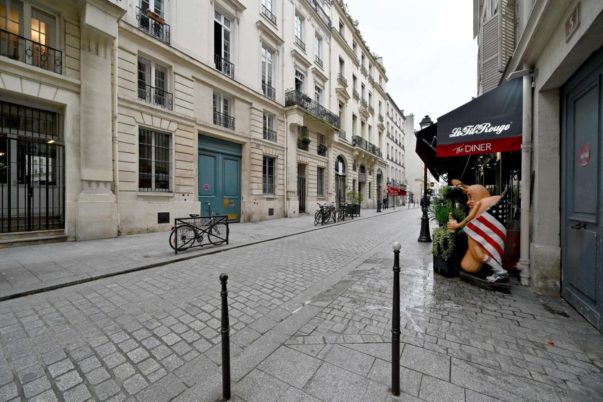 Appartement Charmant Et Spacieux Au Coeur De Paris Exterior photo